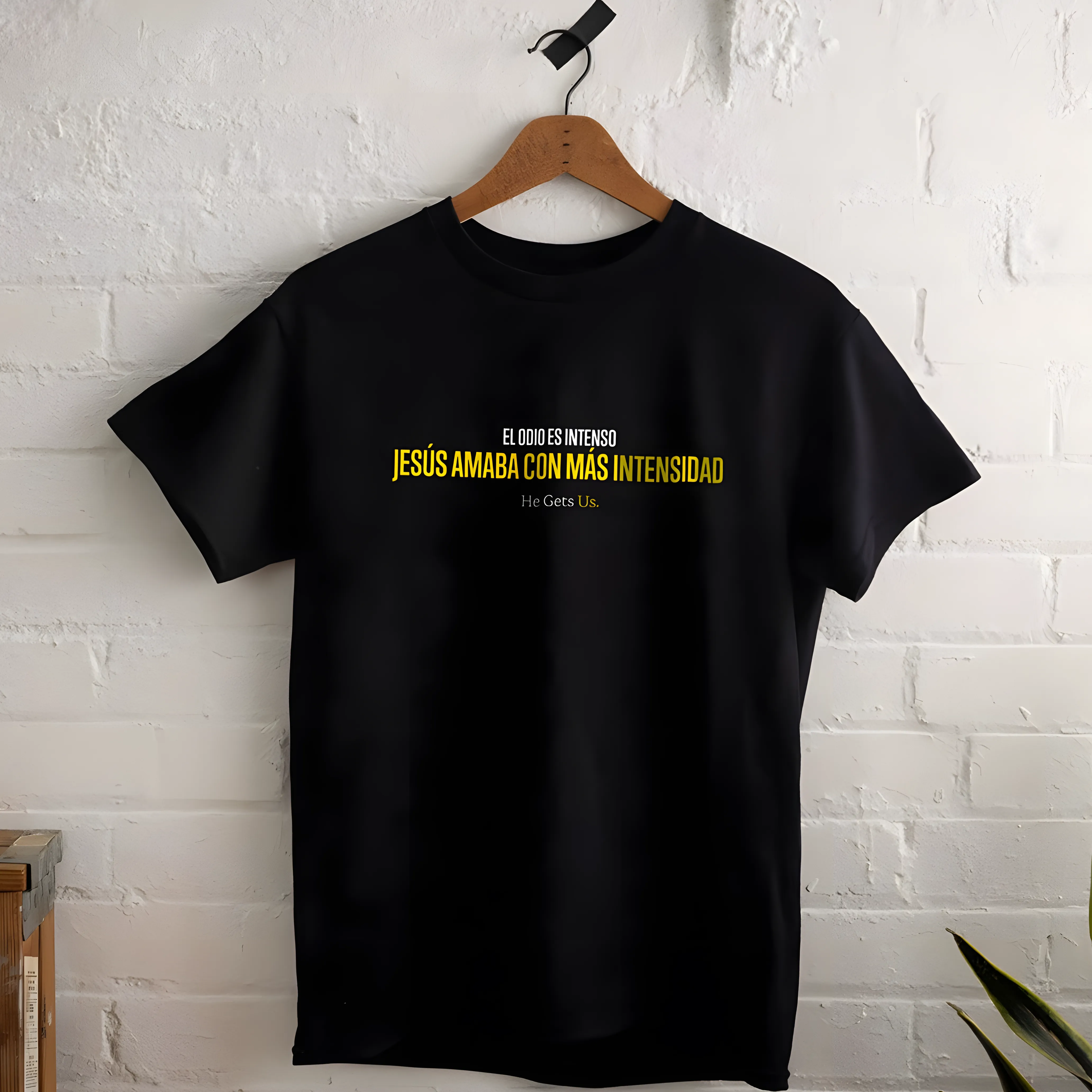 Free El Odio Es Intenso Jesús Amaba Con Más Intensidad T-Shirt